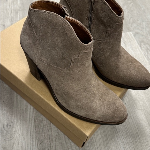 Lucky Brand LK-Eller Suede Ankle Booties – Size 8.5M (38.5 EU) - Picture 9 of 9